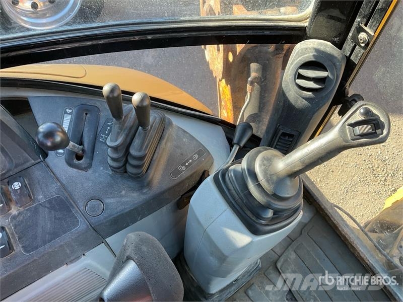 CAT 420E IT لوادر ذات جرافات عكسية