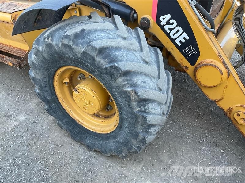 CAT 420E IT لوادر ذات جرافات عكسية