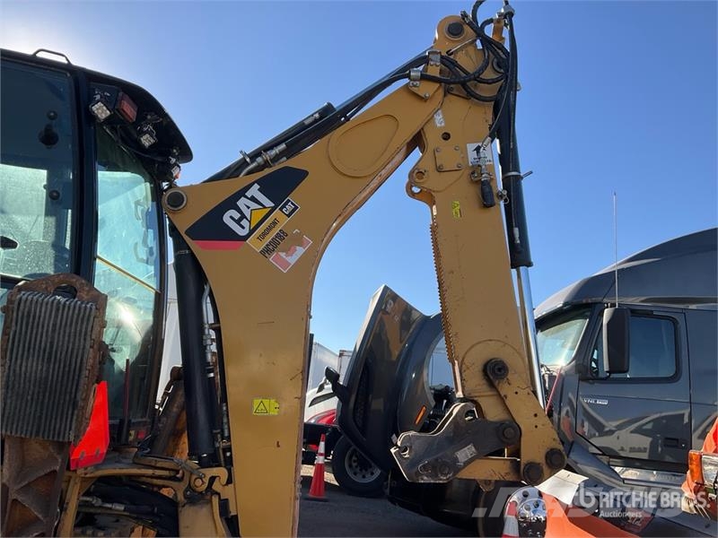 CAT 420E IT لوادر ذات جرافات عكسية