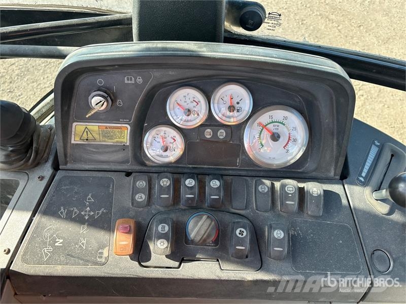 CAT 420E IT لوادر ذات جرافات عكسية