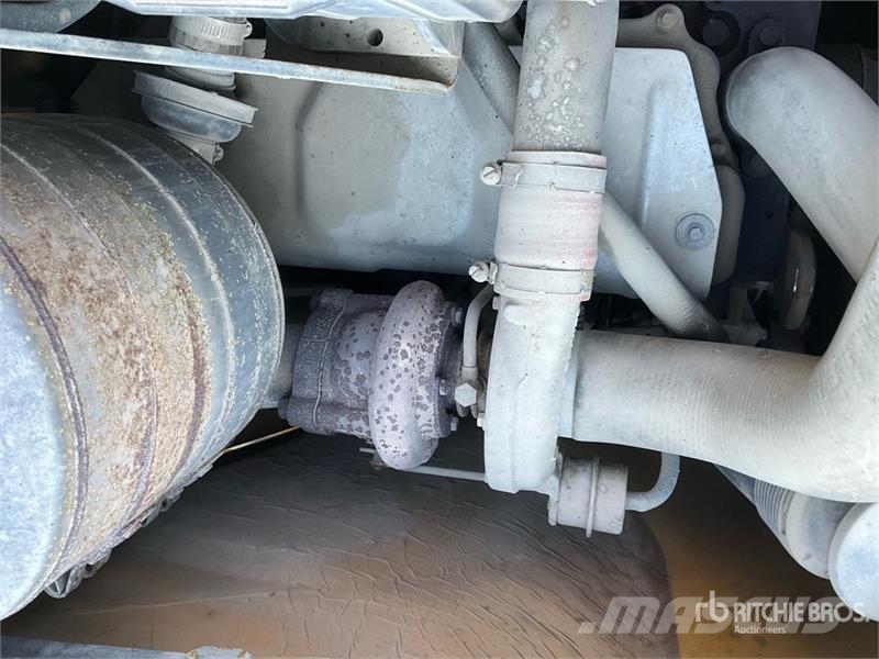 CAT 420E IT لوادر ذات جرافات عكسية