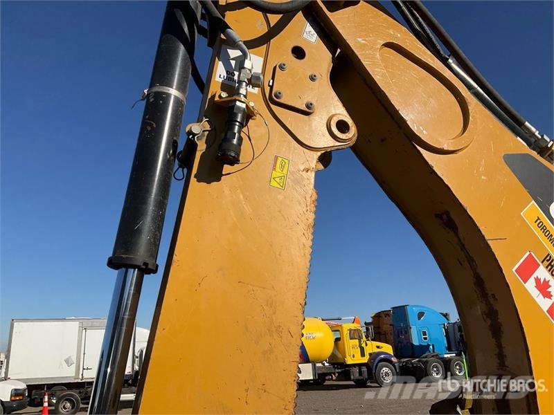 CAT 420E IT لوادر ذات جرافات عكسية