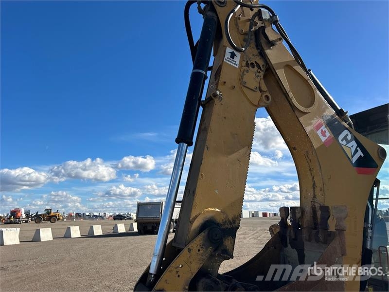 CAT 420E IT لوادر ذات جرافات عكسية