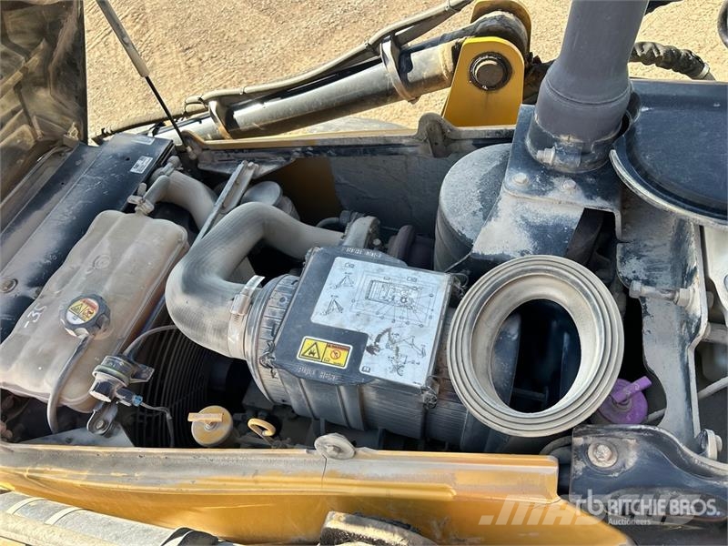 CAT 420E IT لوادر ذات جرافات عكسية
