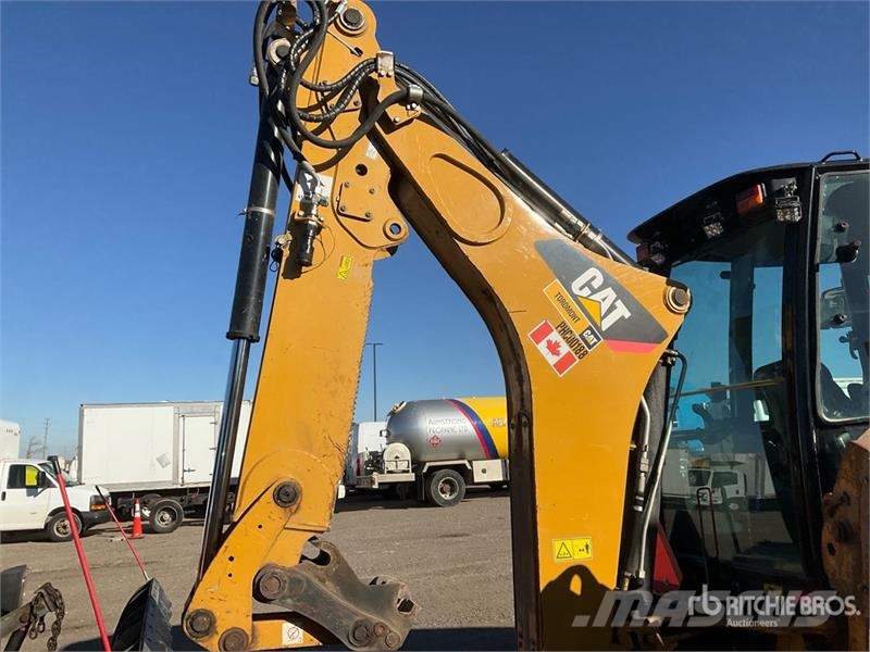 CAT 420E IT لوادر ذات جرافات عكسية