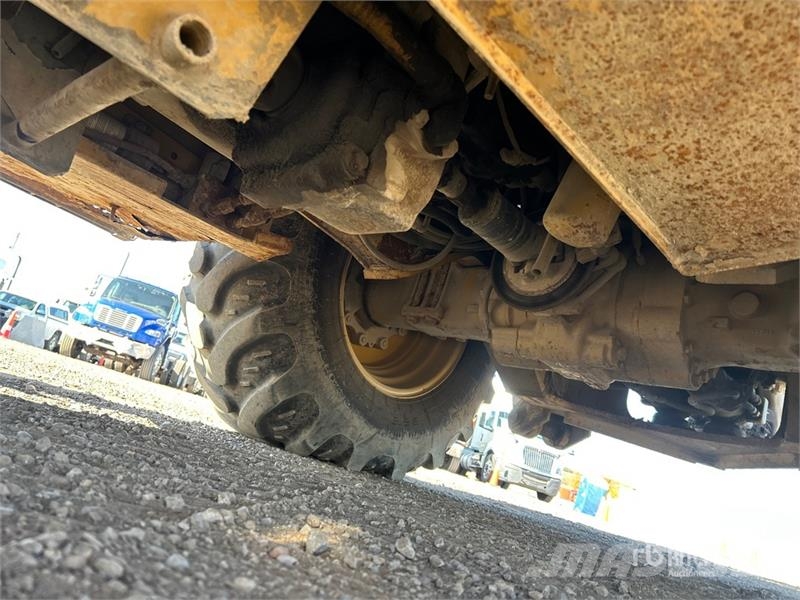 CAT 420E IT لوادر ذات جرافات عكسية