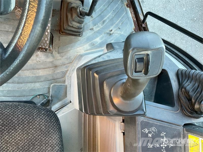 CAT 420E IT لوادر ذات جرافات عكسية