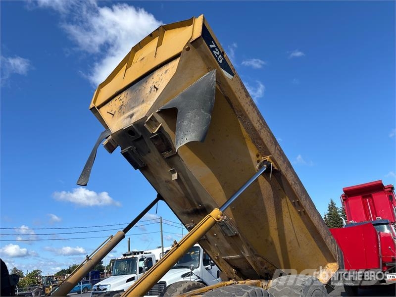 CAT 725 Csuklósdömperek
