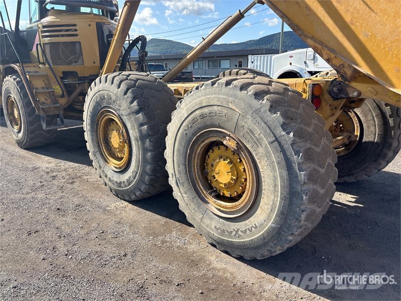 CAT 725 Csuklósdömperek