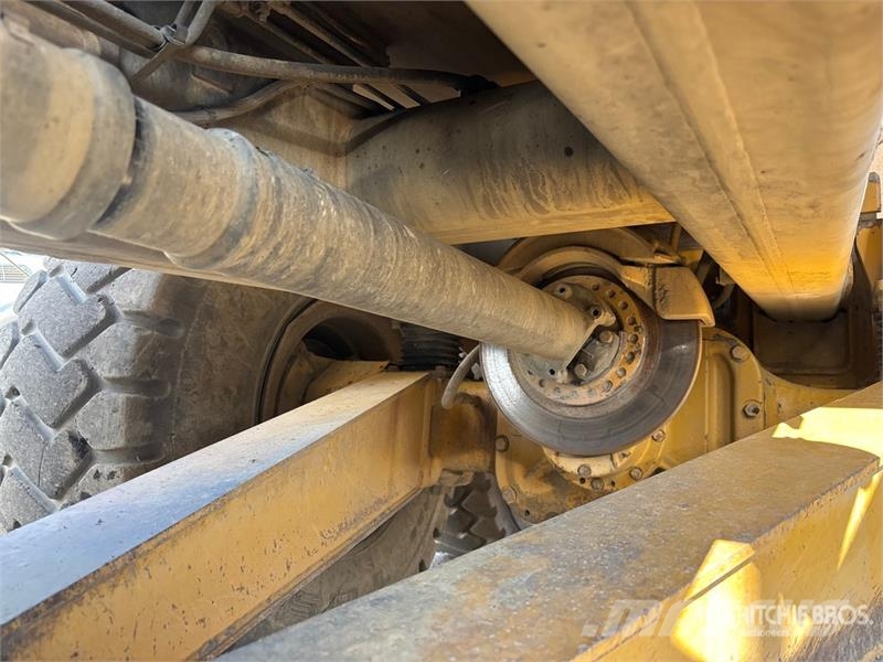 CAT 725 Csuklósdömperek