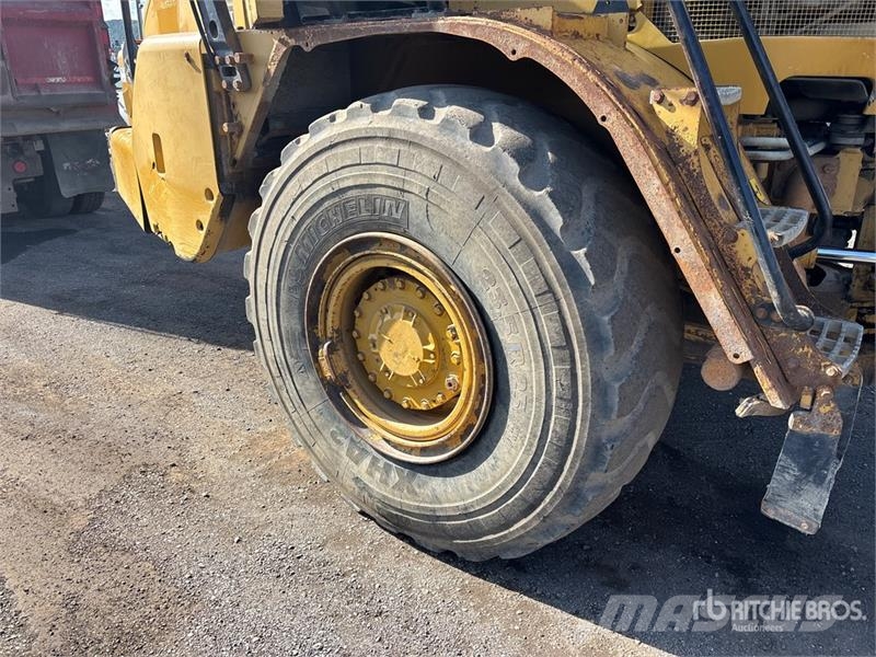 CAT 725 Csuklósdömperek