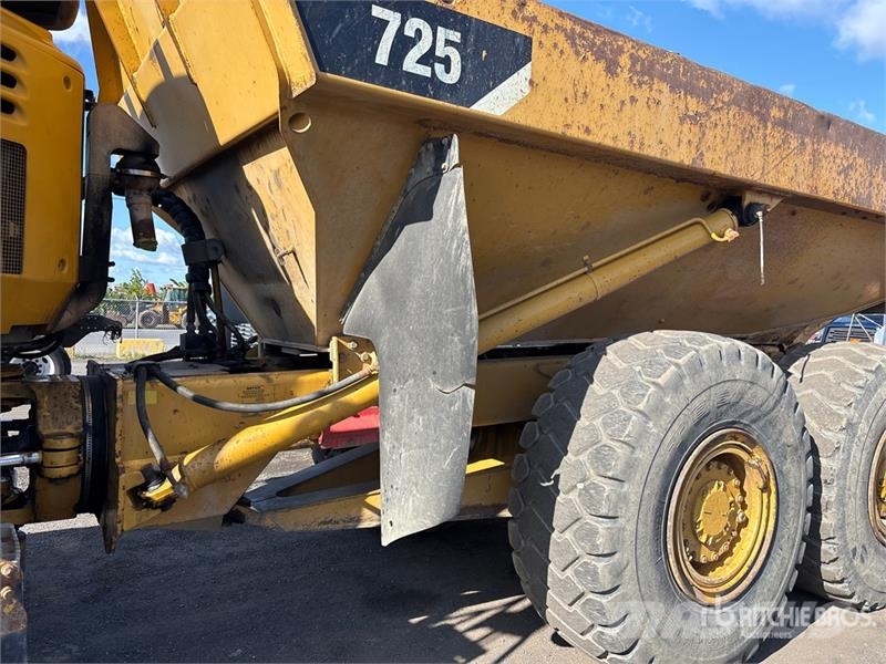 CAT 725 Csuklósdömperek