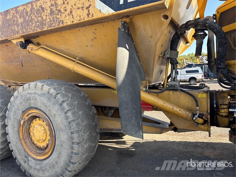 CAT 725 Csuklósdömperek