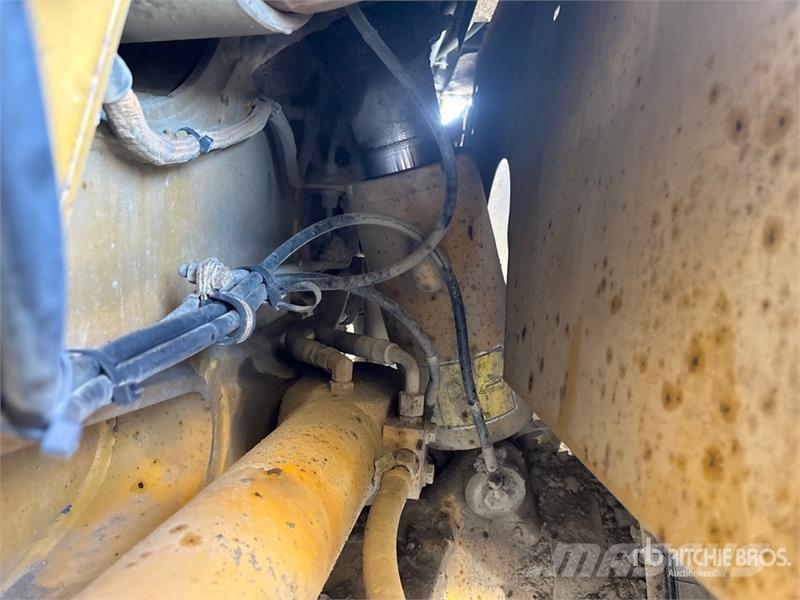 CAT 725 Csuklósdömperek