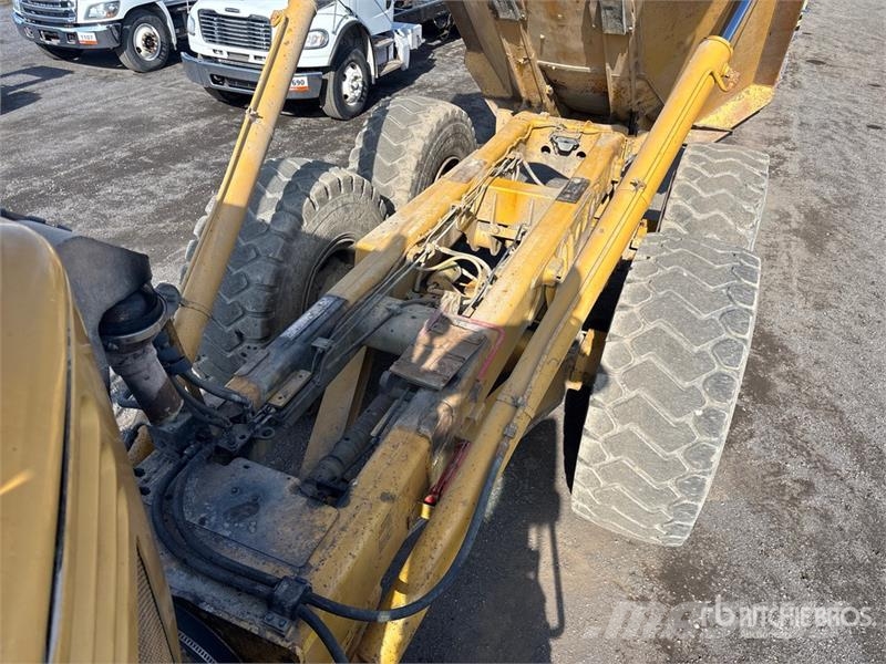 CAT 725 Csuklósdömperek