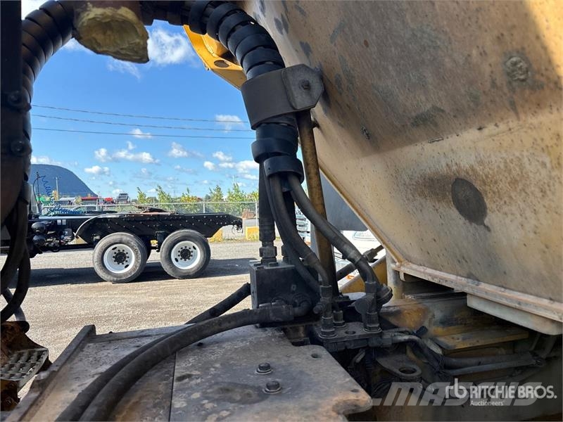 CAT 725 Csuklósdömperek