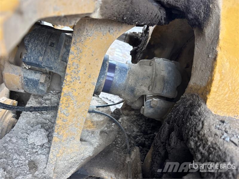 CAT 730 Dumper - Knickgelenk