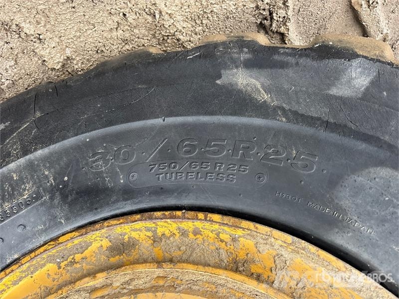CAT 730 Dumper - Knickgelenk