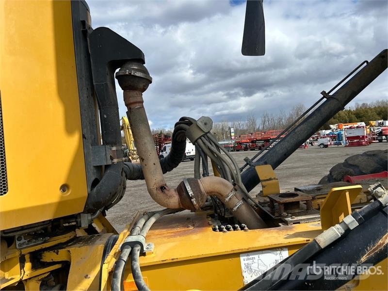 CAT 730 Dumper - Knickgelenk