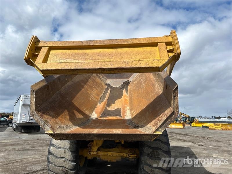 CAT 730 Dumper - Knickgelenk