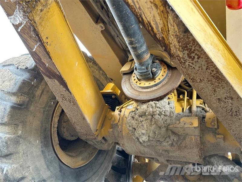 CAT 730 Dumper - Knickgelenk