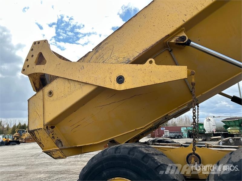 CAT 730 Dumper - Knickgelenk