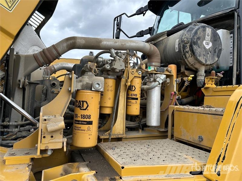 CAT 730 Dumper - Knickgelenk