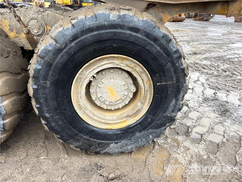 CAT 730 Dumper - Knickgelenk