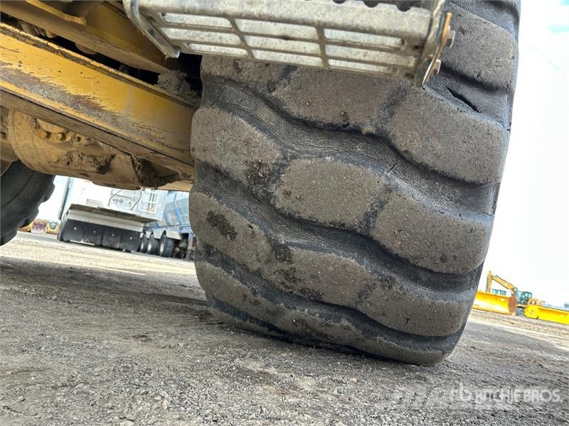 CAT 730 Dumper - Knickgelenk
