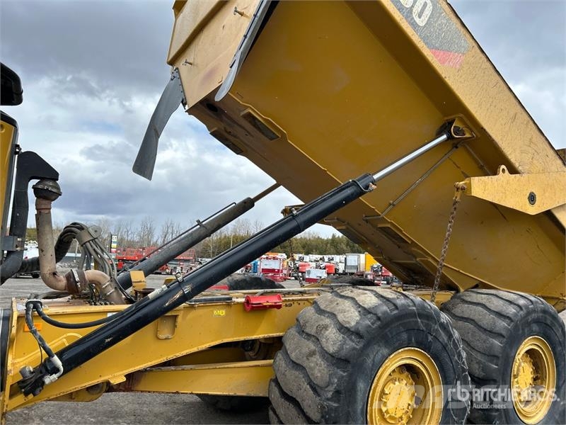 CAT 730 Dumper - Knickgelenk