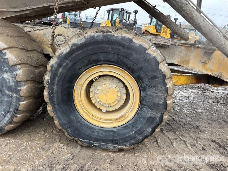 CAT 730 Dumper - Knickgelenk