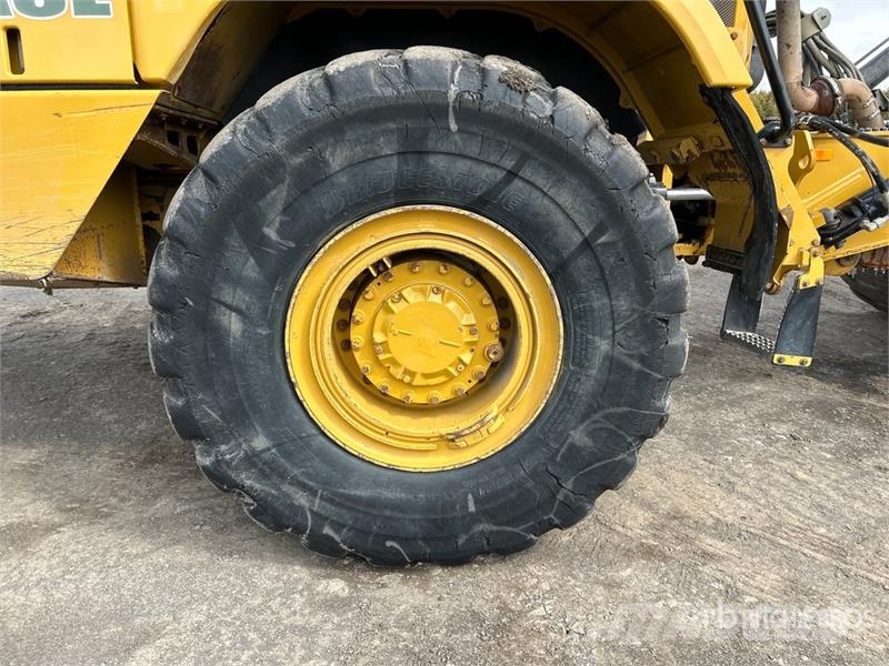CAT 730 Dumper - Knickgelenk