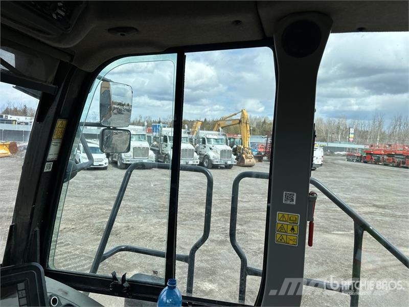 CAT 730 Dumper - Knickgelenk