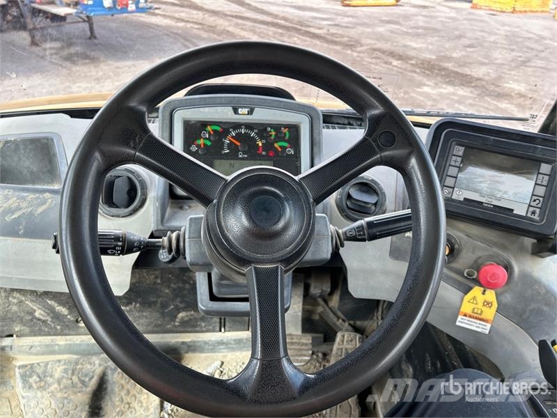 CAT 730 Dumper - Knickgelenk