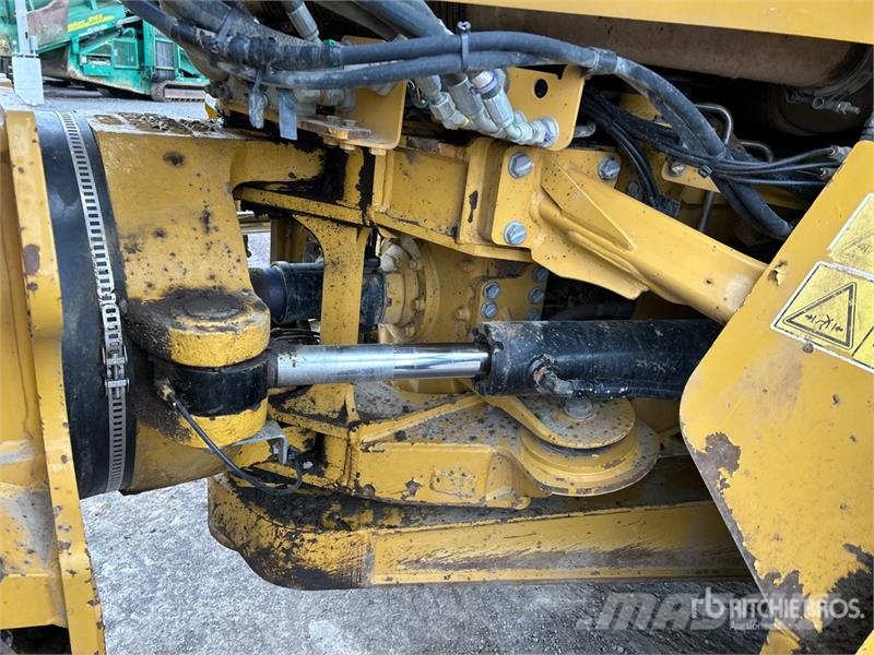 CAT 730 Dumper - Knickgelenk