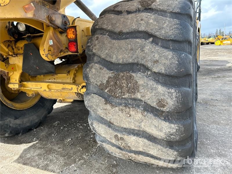 CAT 730 Dumper - Knickgelenk