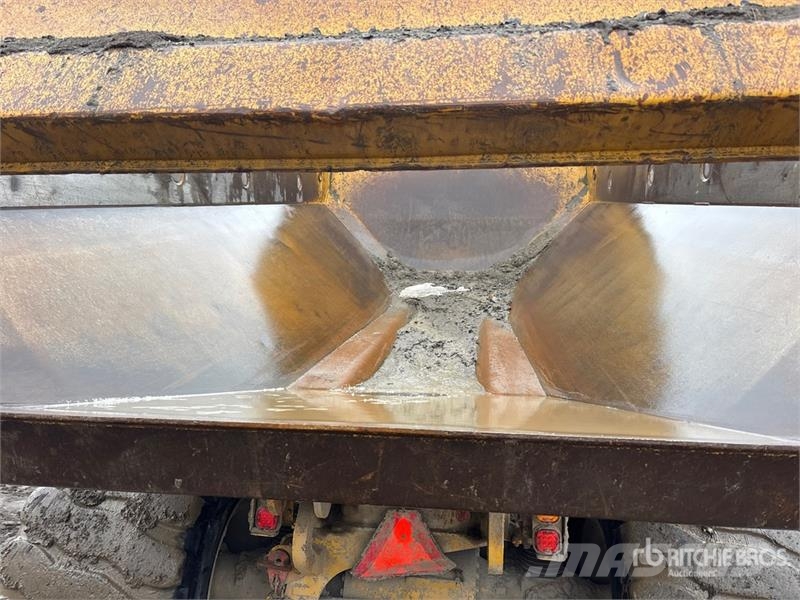 CAT 730 Dumper - Knickgelenk