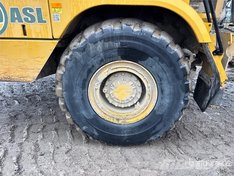 CAT 730 Dumper - Knickgelenk