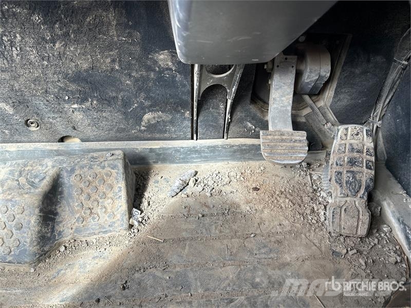 CAT 730 Dumper - Knickgelenk