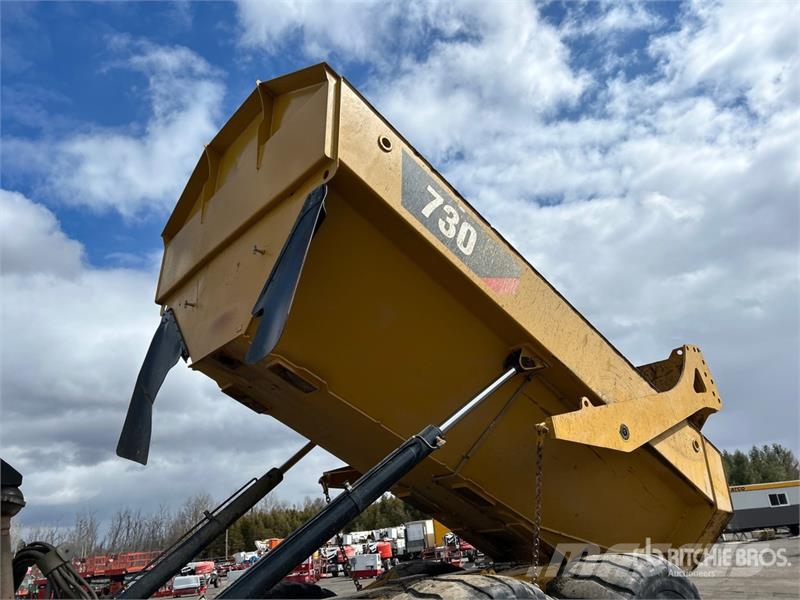 CAT 730 Dumper - Knickgelenk