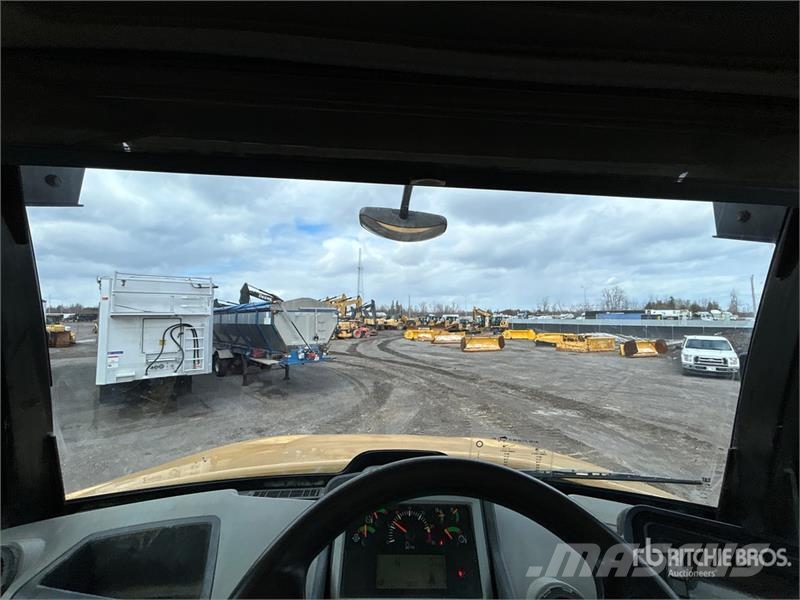 CAT 730 Dumper - Knickgelenk