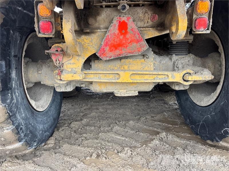 CAT 730 Dumper - Knickgelenk