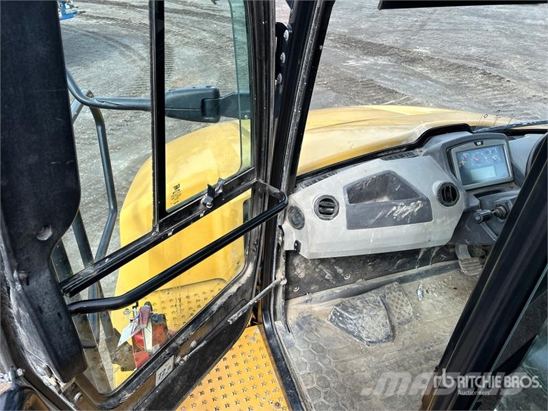 CAT 730 Dumper - Knickgelenk