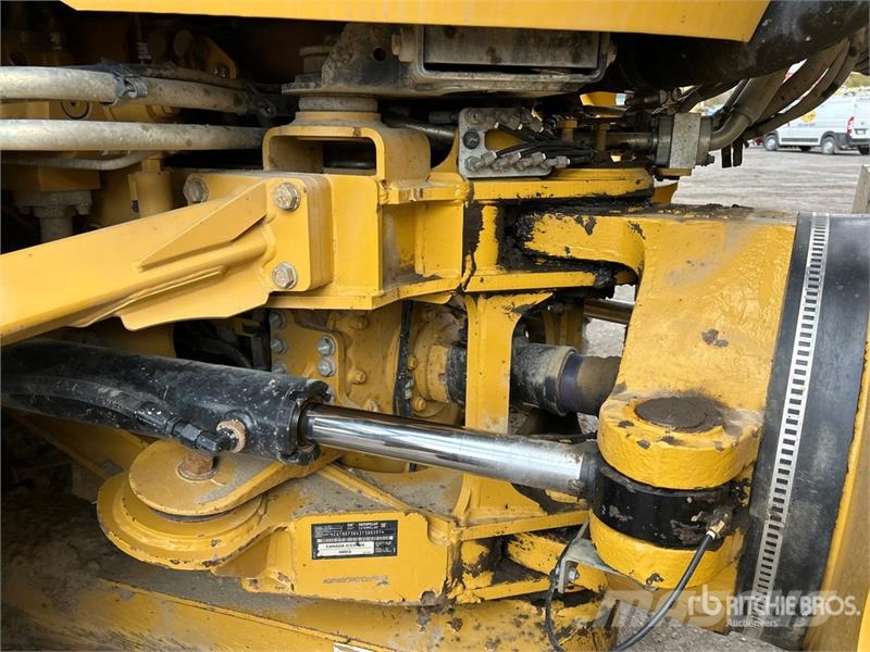 CAT 730 Dumper - Knickgelenk