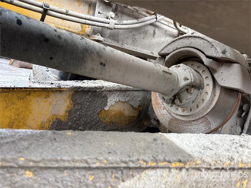 CAT 730 Dumper - Knickgelenk