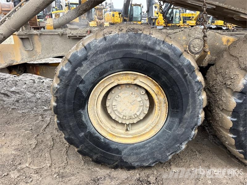 CAT 730 Dumper - Knickgelenk