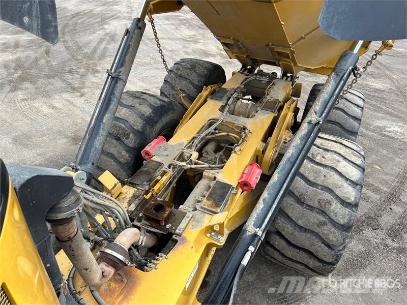CAT 730 Dumper - Knickgelenk