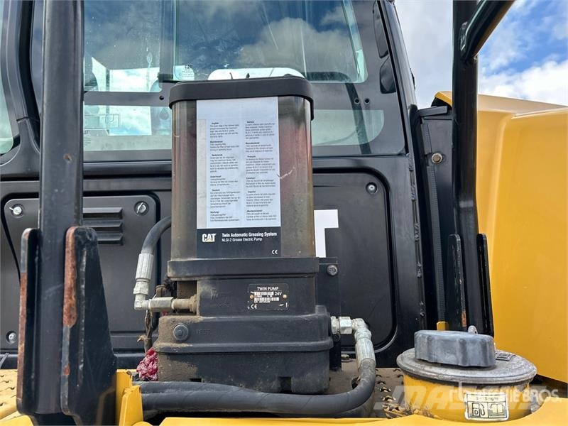 CAT 730 Dumper - Knickgelenk