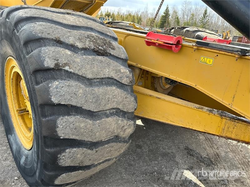CAT 730 Dumper - Knickgelenk