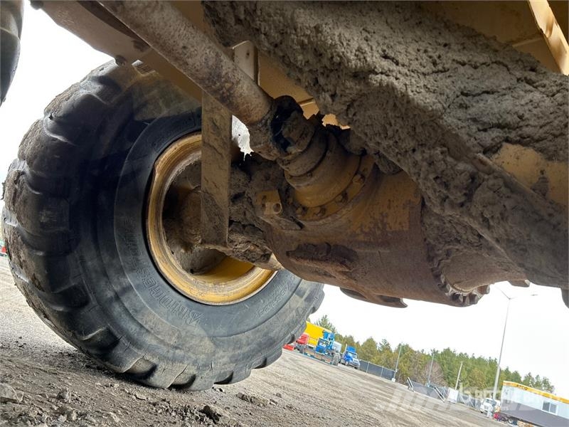 CAT 730 Dumper - Knickgelenk